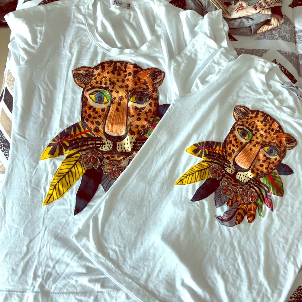 Mom and daughter matching shirt.